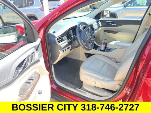 Used 2021 GMC Acadia Denali w/ Denali Technology Package FWD image 5