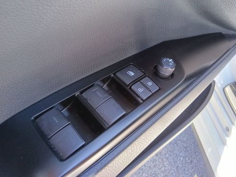 Used 2025 Toyota Camry SE FWD image 13