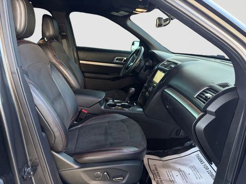 Used 2018 Ford Explorer XLT w/ Equipment Group 202A image 20