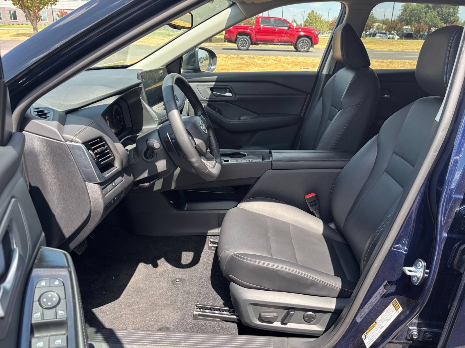 Used 2026 Nissan Rogue SL FWD image 29
