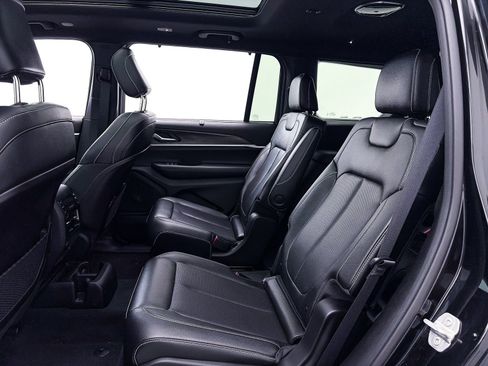 Used 2024 Jeep Grand Cherokee L Limited w/ Luxury Tech Group II image 39