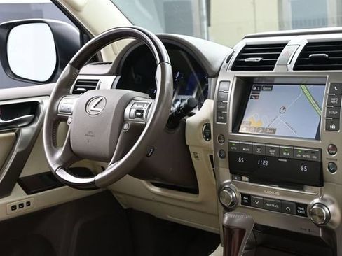 Used 2019 Lexus GX 460 Premium w/ Premium Package AWD/4WD image 29