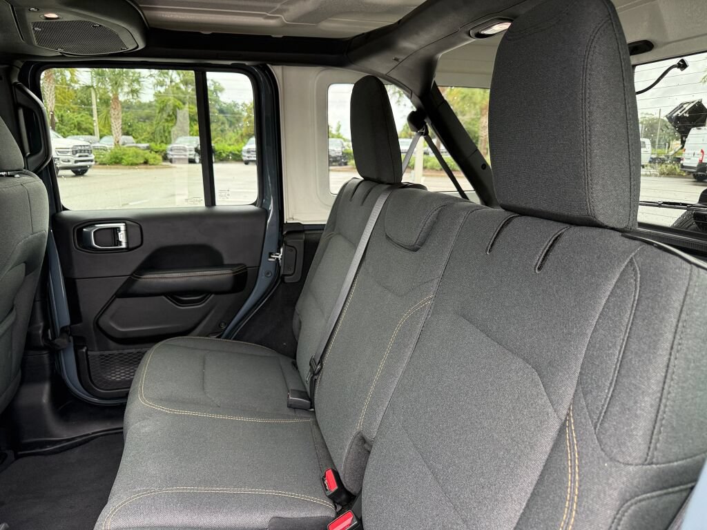 Used 2026 Jeep Wrangler Unlimited Sahara AWD/4WD image 11