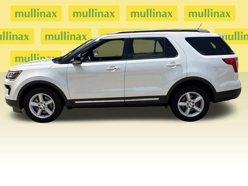 Used 2018 Ford Explorer XLT w/ Equipment Group 202A FWD image 10