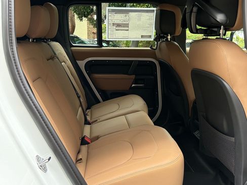 New 2026 Land Rover Defender 110 X-Dynamic SE AWD/4WD image 30
