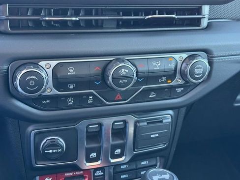 New 2025 Jeep Wrangler Rubicon AWD/4WD image 25