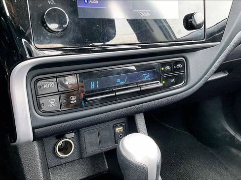 Used 2017 Toyota Corolla LE w/ Carpet Mat Package (TMS) FWD image 21