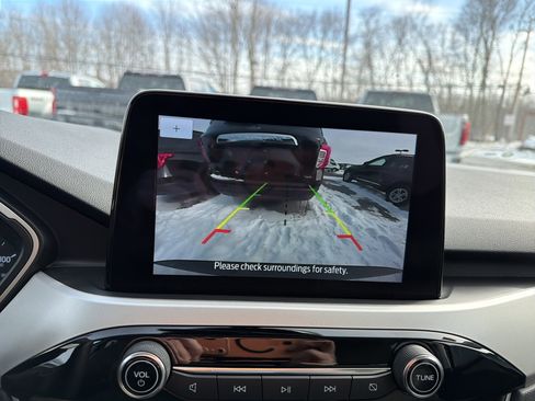 Used 2022 Ford Escape SE w/ Cold Weather Package image 18