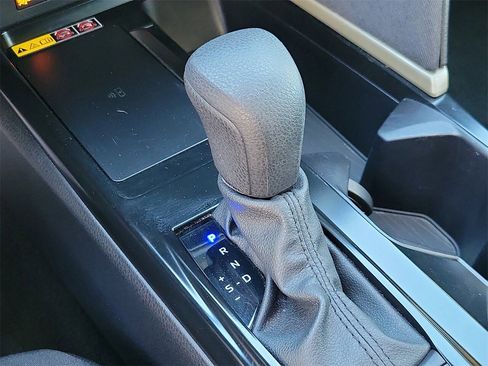 Used 2025 Toyota Camry LE image 28