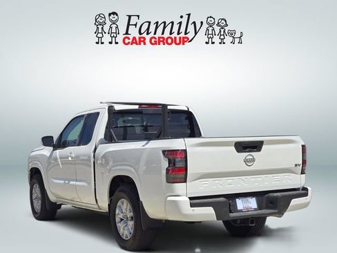 Used 2024 Nissan Frontier SV w/ SV Convenience Package RWD image 3