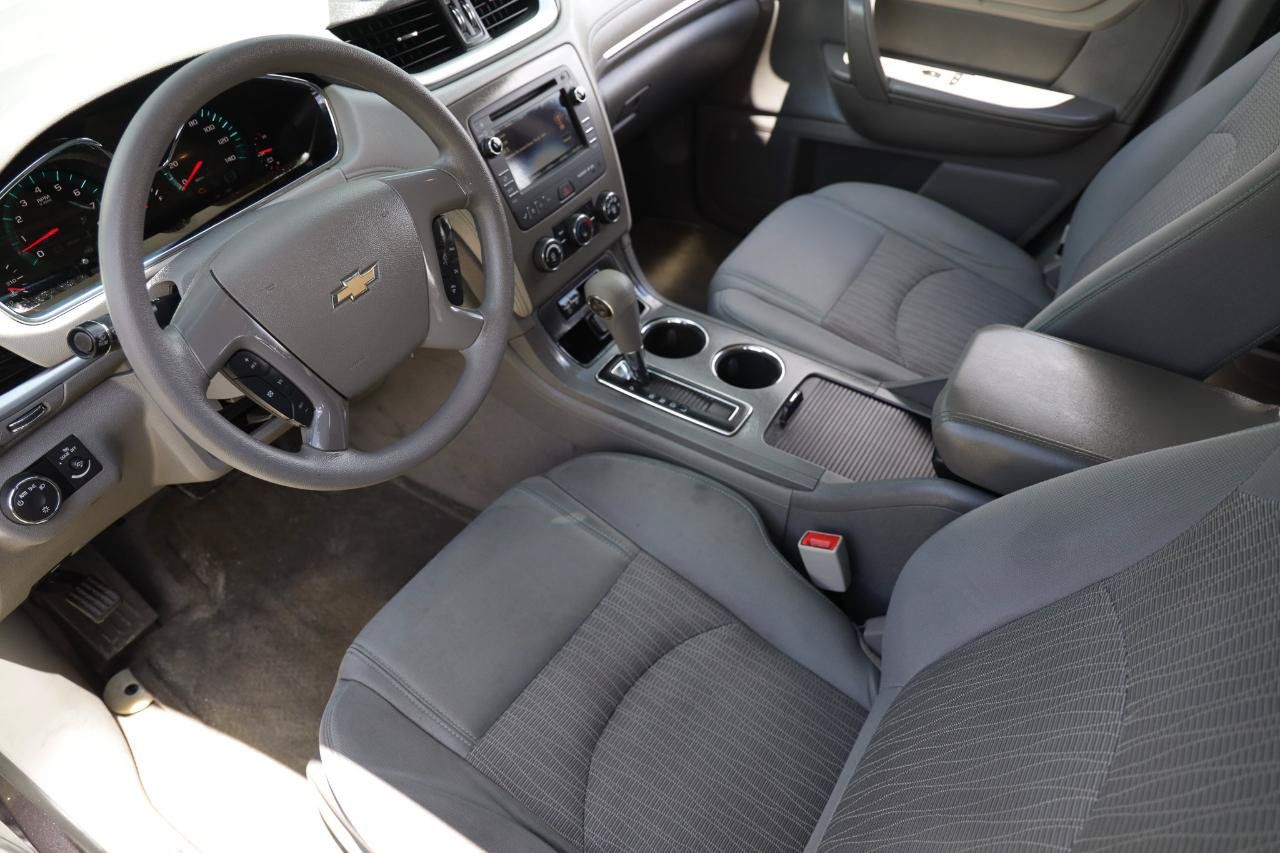 Used 2017 Chevrolet Traverse LS FWD image 4