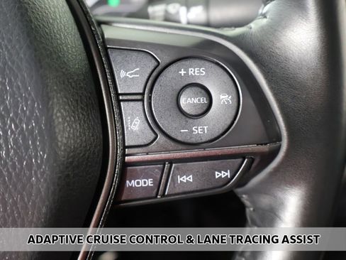 Used 2023 Toyota Camry SE FWD image 3