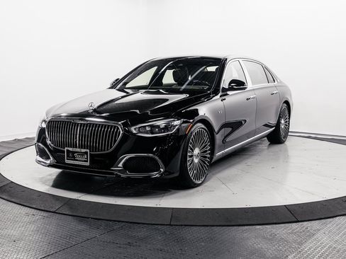 Used 2023 Mercedes-Benz Maybach S 680 4MATIC w/ Manufaktur Leather Package image 3