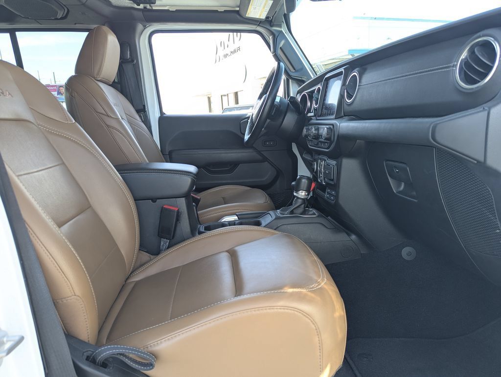 Used 2021 Jeep Wrangler Unlimited Sahara AWD/4WD image 32