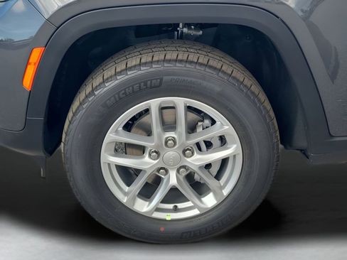 New 2025 Jeep Grand Cherokee Laredo image 17