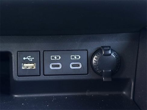 Used 2024 Toyota Highlander LE image 22