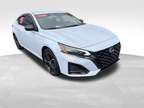 Used 2023 Nissan Altima 2.5 SR image 8