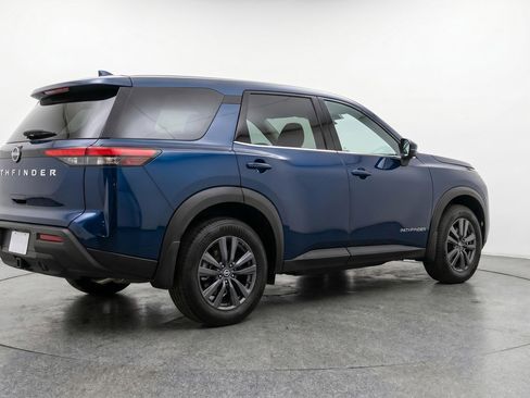 Used 2025 Nissan Pathfinder SV image 9