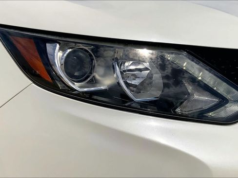 Used 2017 Nissan Rogue Sport SL FWD image 28