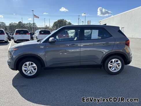 Used 2021 Hyundai Venue SE image 7