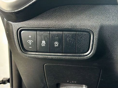 Used 2023 Kia Soul LX w/ LX Technology Package FWD image 12