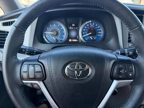 Used 2016 Toyota Sienna XLE Premium AWD/4WD image 11