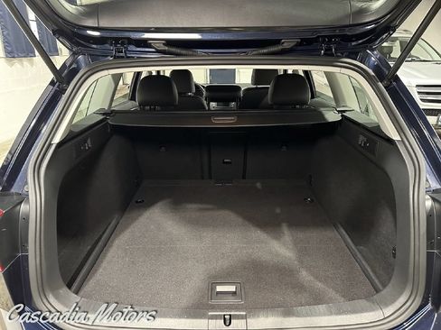 Used 2017 Volkswagen Golf Alltrack AWD/4WD image 9