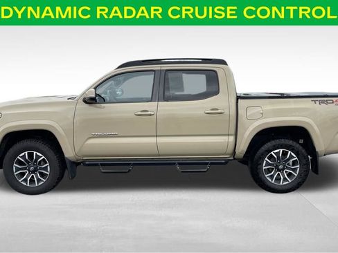 Used 2020 Toyota Tacoma TRD Sport w/ TRD Premium Sport Package AWD/4WD image 7