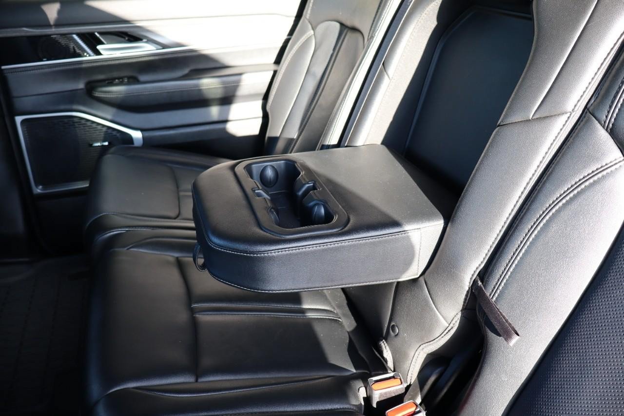 Used 2024 Jeep Wagoneer L Series II w/ Flexible Seating Group AWD/4WD image 26