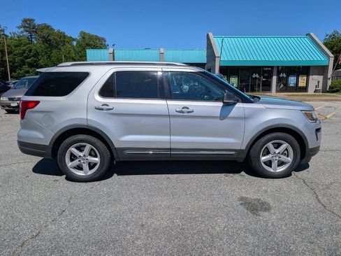 Used 2019 Ford Explorer XLT w/ Equipment Group 202A FWD image 7