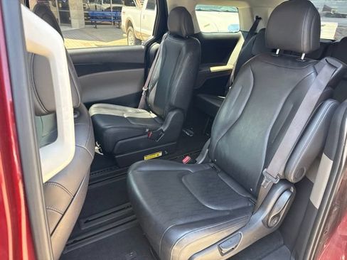 Certified 2025 Kia Carnival FWD image 13
