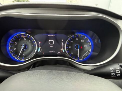 Used 2024 Chrysler Pacifica Touring-L FWD image 22