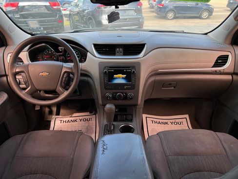 Used 2015 Chevrolet Traverse LS FWD image 17