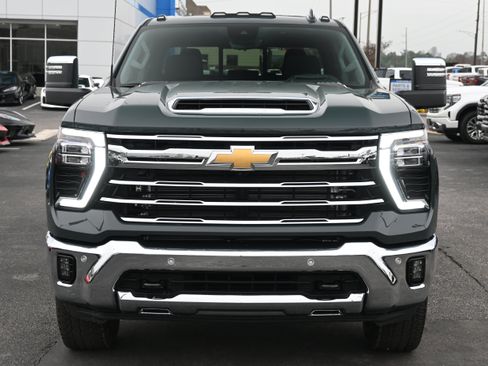New 2026 Chevrolet Silverado 2500 LTZ w/ LTZ Premium Package AWD/4WD image 3