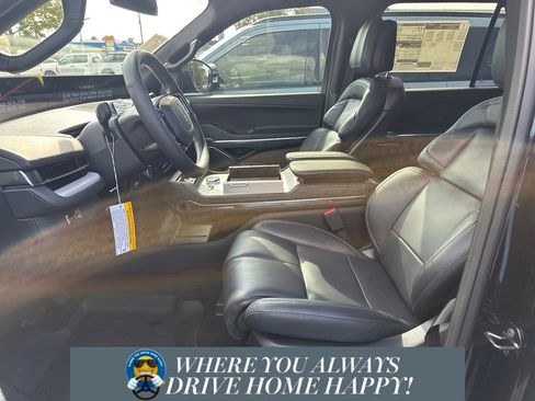 New 2025 Lincoln Navigator L Reserve w/ Jet Appearance Package image 5