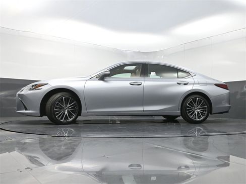 Used 2024 Lexus ES 350 w/ Premium Package image 30