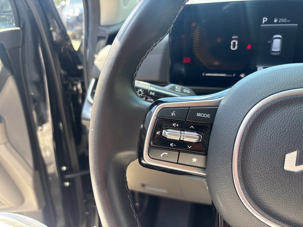 Used 2026 Kia Carnival FWD image 27