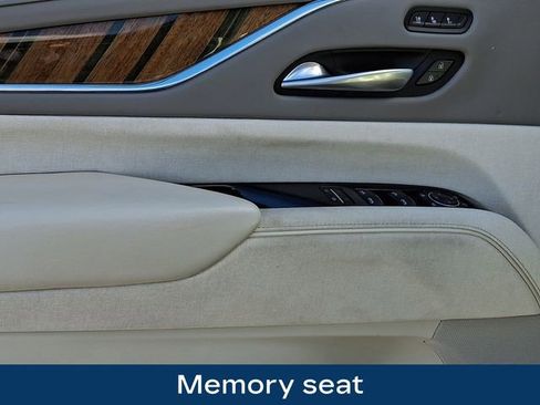 Used 2021 Cadillac Escalade ESV Premium Luxury Platinum w/ Heavy-Duty Trailer Package image 17