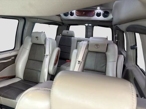 Used 2019 Chevrolet Express 2500 w/ Enhanced Convenience Package image 27