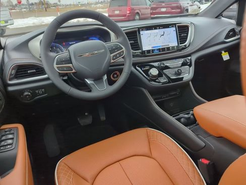 New 2026 Chrysler Pacifica Pinnacle w/ Trailer Tow Group image 13