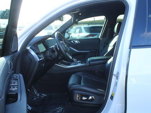Used 2021 BMW X5 M50i w/ Executive Package image 9