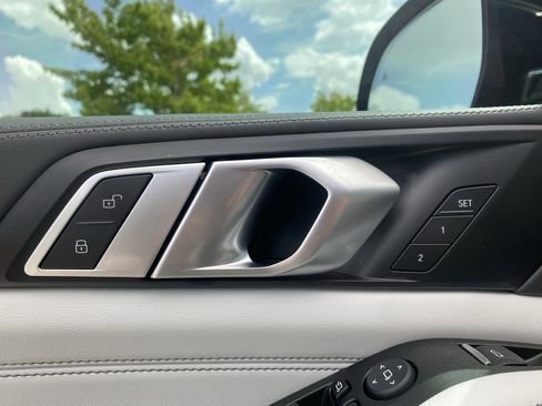 Used 2025 BMW X5 sDrive40i w/ M Sport Package image 23