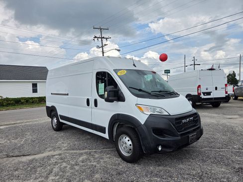 Used 2024 RAM ProMaster 2500 w/ Convenience Group FWD image 3