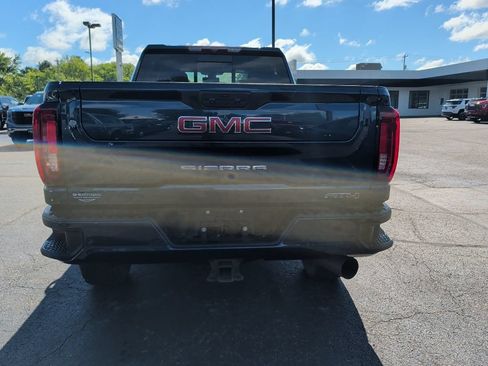 Used 2022 GMC Sierra 2500 AT4 w/ AT4 Preferred Package AWD/4WD image 9