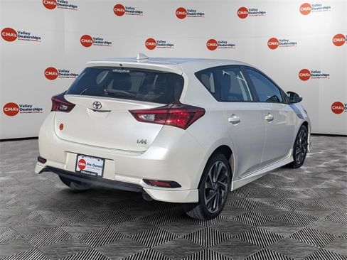 Used 2018 Toyota Corolla iM image 5