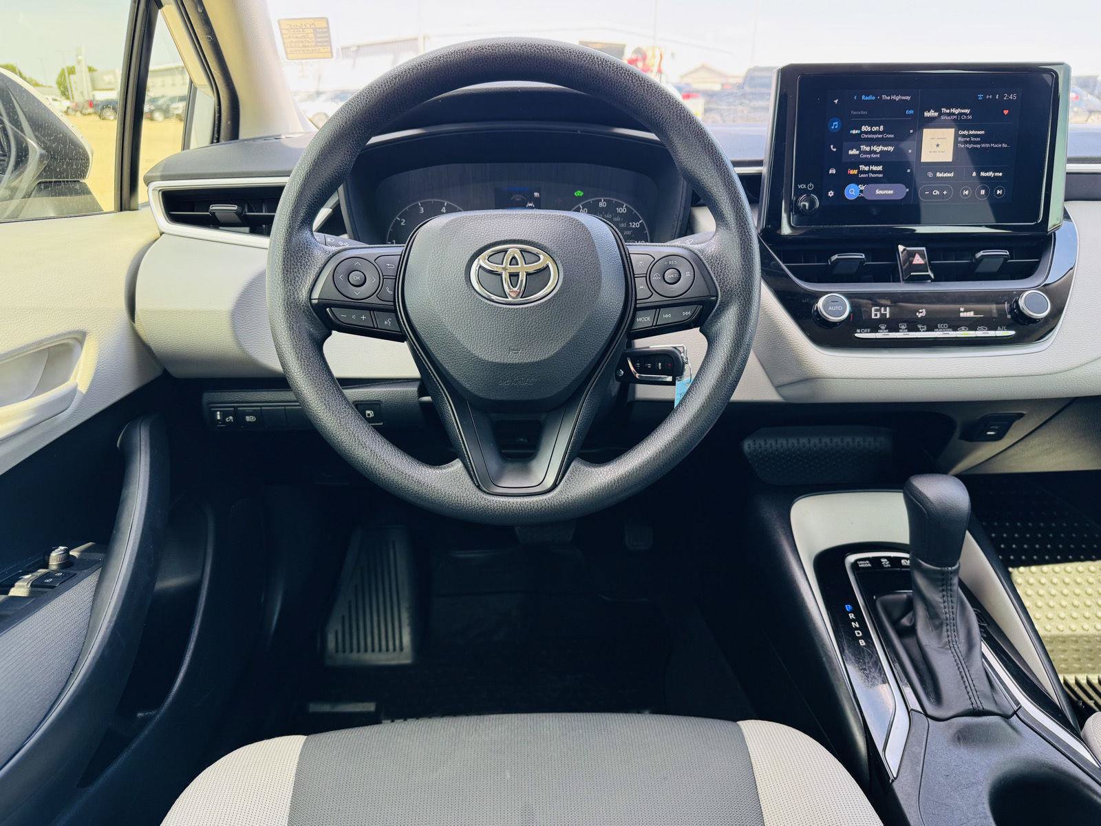 Used 2025 Toyota Corolla LE FWD image 11