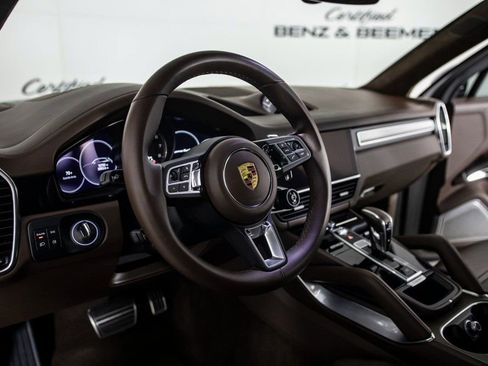 Used 2022 Porsche Cayenne Turbo S image 21
