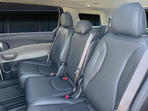 Used 2025 Kia Carnival SX image 16