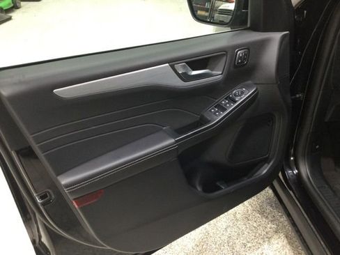 New 2026 Ford Escape Platinum w/ Premium Technology Package image 9