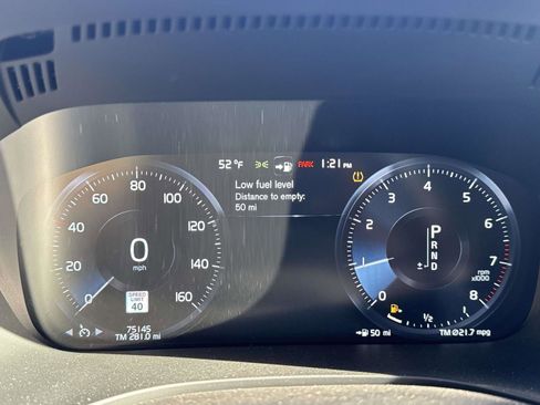 Used 2019 Volvo XC60 T5 Momentum w/ Multimedia Package image 26